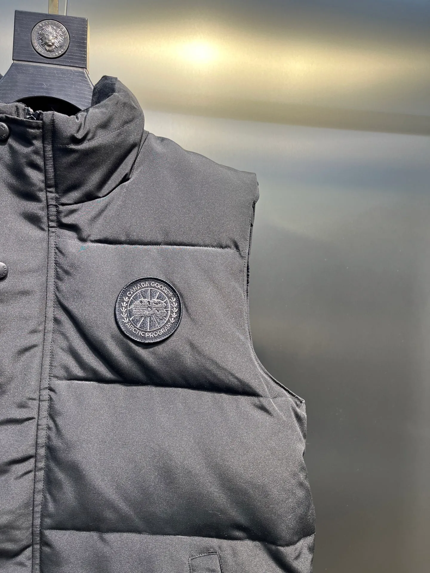 P380 🇨🇦Canada Goose""🇨🇦🌟 Garson down vest has always been recognized as the warmest down jacket. Various Instagram celebrities, Internet celebrities, and celebrities often wear it for street photos. I make Canada Goose every year, but I still can't get rid of my love for it. No matter how cold the days are, there is no need to be afraid, because there is! Filled with 90% white duck down, it is the legendary warmest down jacket and is known as a must-have for Arctic outdoor sports! The most popular down jacket in the world, celebrities are rushing to buy it, it is a must-have!  Size: XS to 2XL